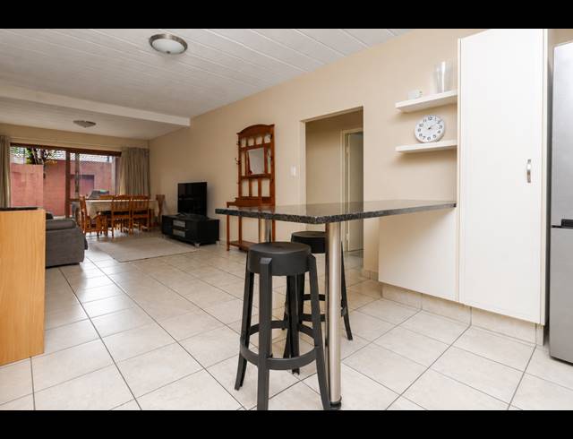 2 BEDROOM APARTMENT FOR SALE IN SUNNINGHILL